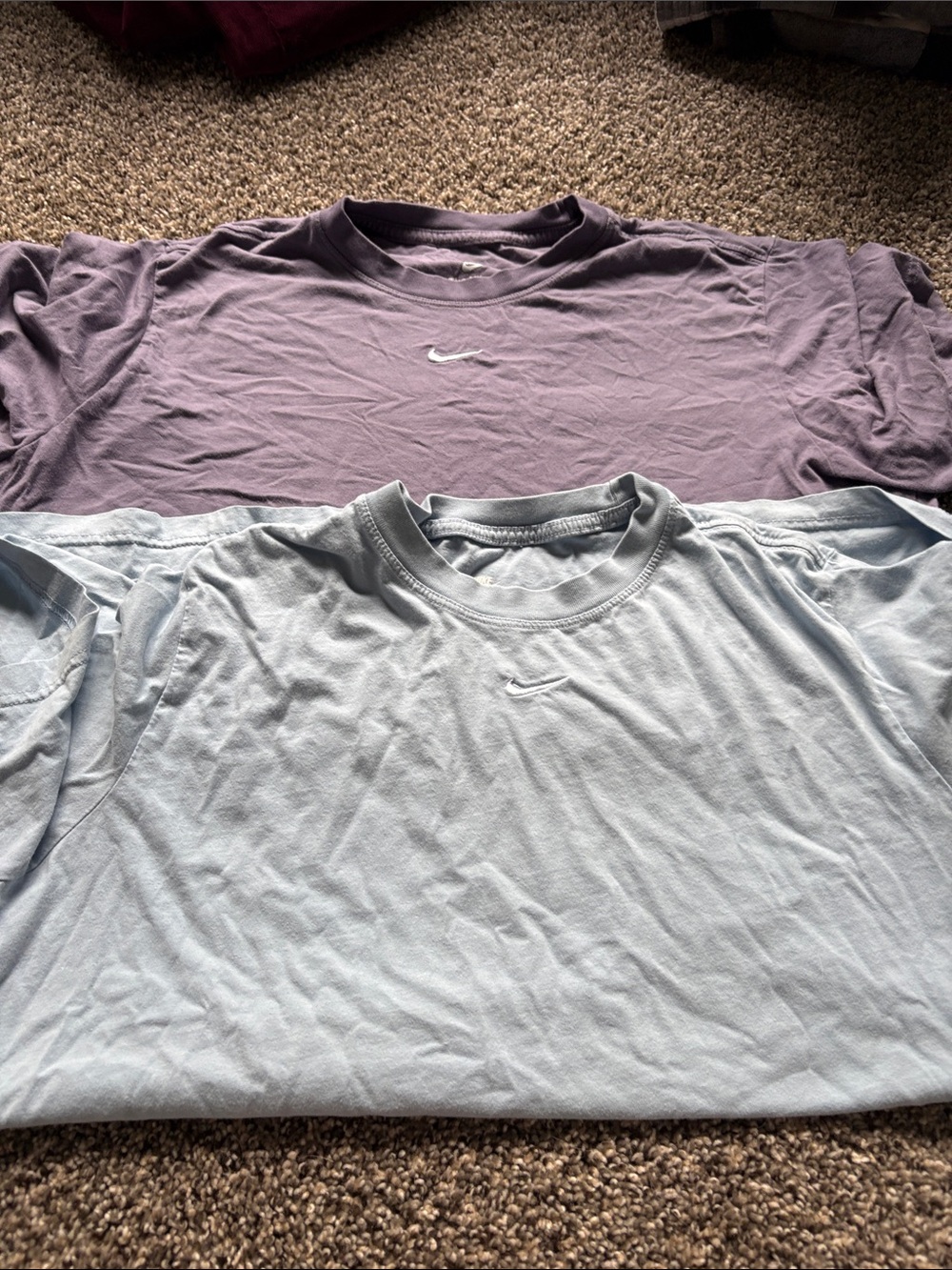 Nike Menās Short Sleeve Tee in Lavender and Light Blue